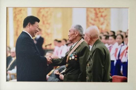 说明:习近平接见